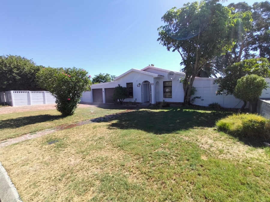 To Let 3 Bedroom Property for Rent in Loucharmante Western Cape